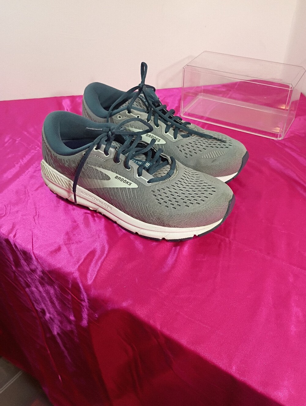 Brooks Addiction GTS 15 Womens SZ 12D (Wide) Sneakers Gray Blue Shoes.